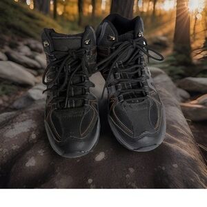 Ozark Trail Men’s Hiking Boots Size 7